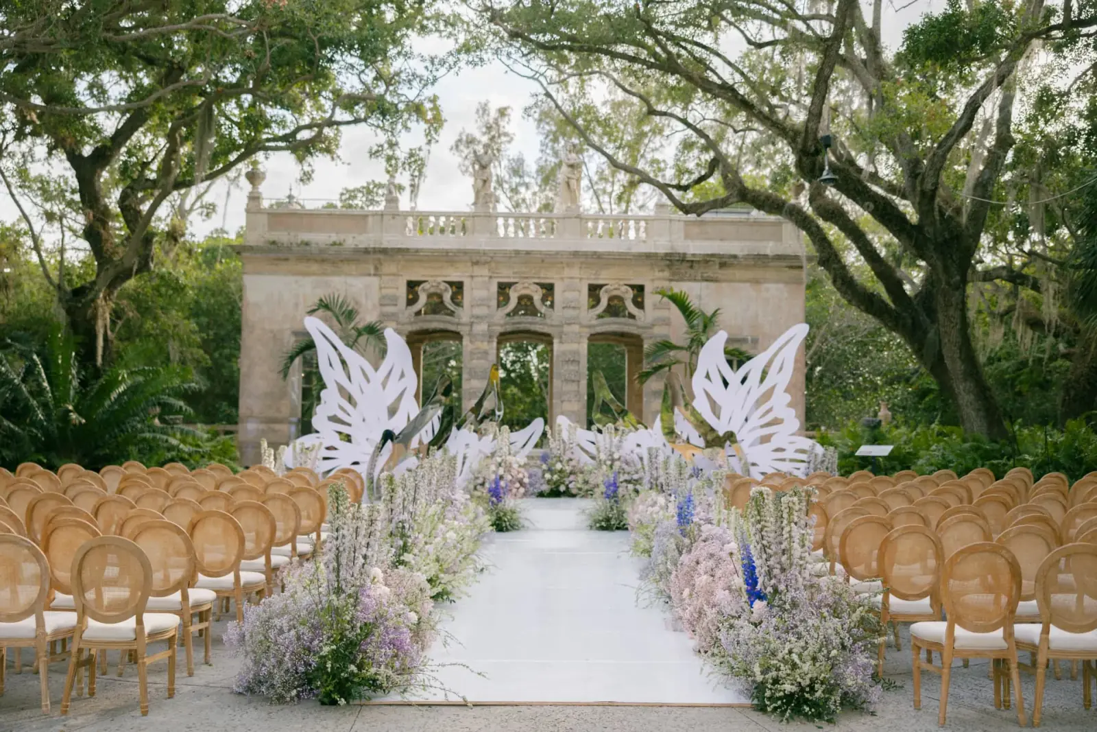 How much do wedding flower installations cost in Miami