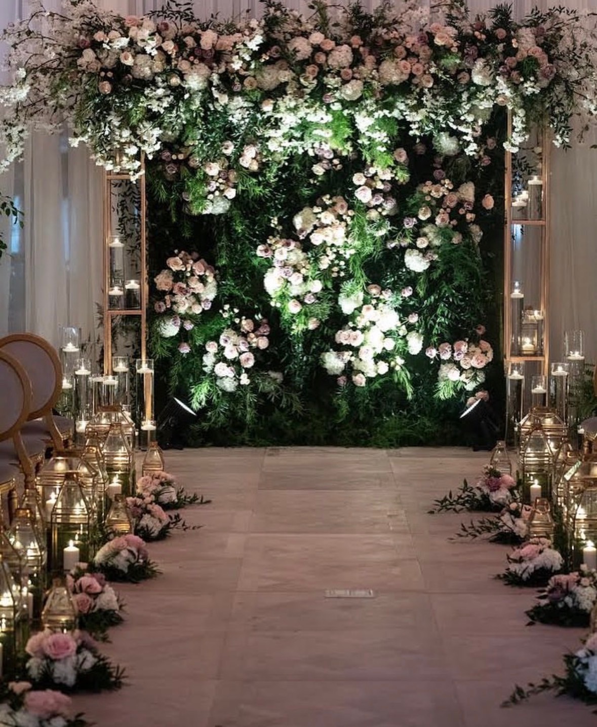aura design instagram post - floral arch