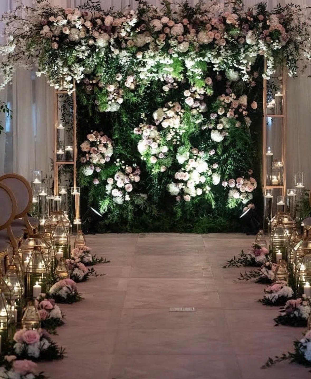 aura design instagram post - floral arch