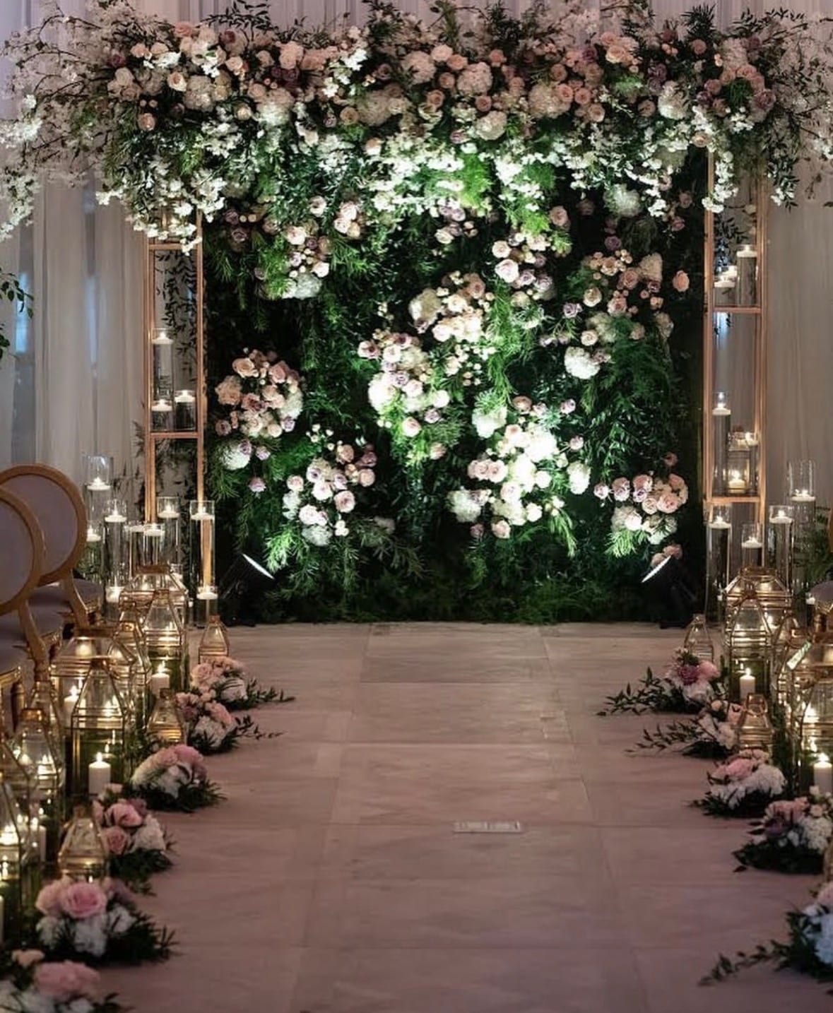 aura design instagram post - floral arch